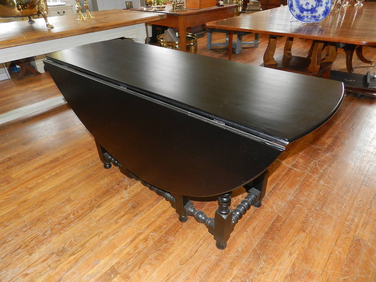 Gate-Leg Dining or Sofa Table In Excellent Condition In Millwood, VA
