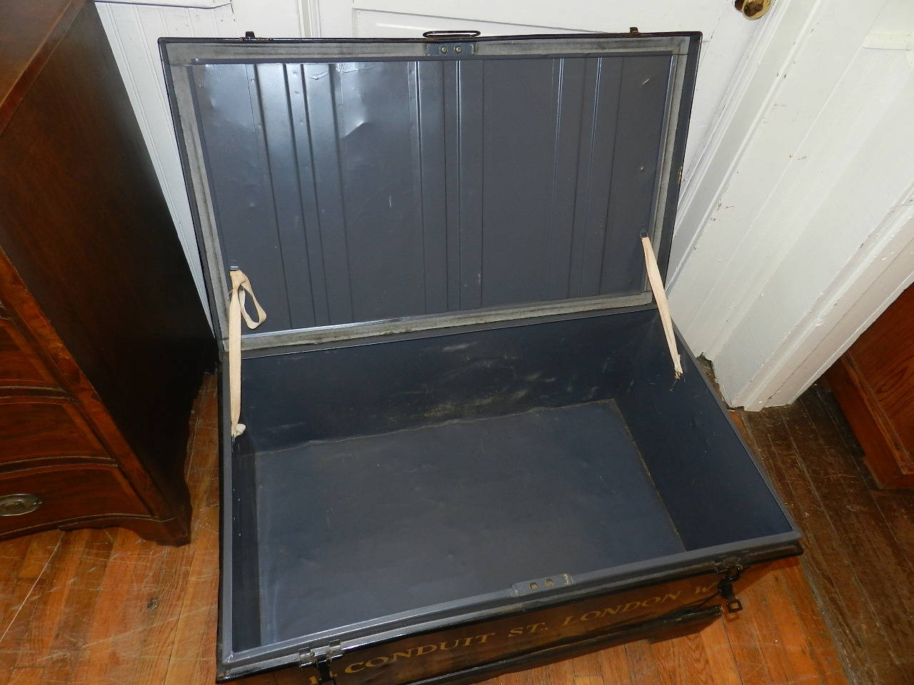 Metal Breeches Trunk on Stand In Excellent Condition In Millwood, VA
