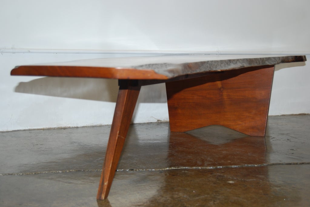 George Nakashima Persian Walnut Slab One Coffee Table In Excellent Condition In Los Angeles, CA