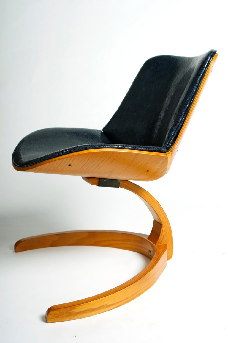 Mid-Century Modern Pair of George Mulhauser Plycraft Lounge Chairs For Sale