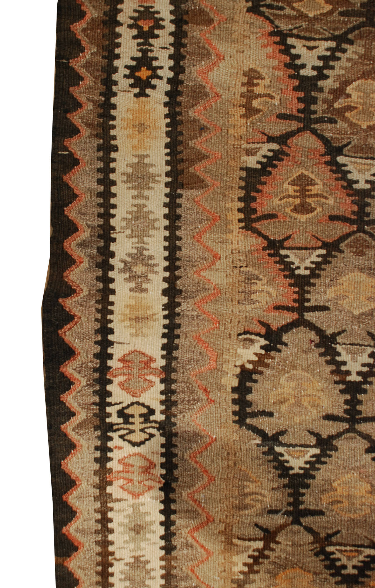 Teinture végétale Tapis de couloir Kilim Qazvin du début du XXe siècle en vente