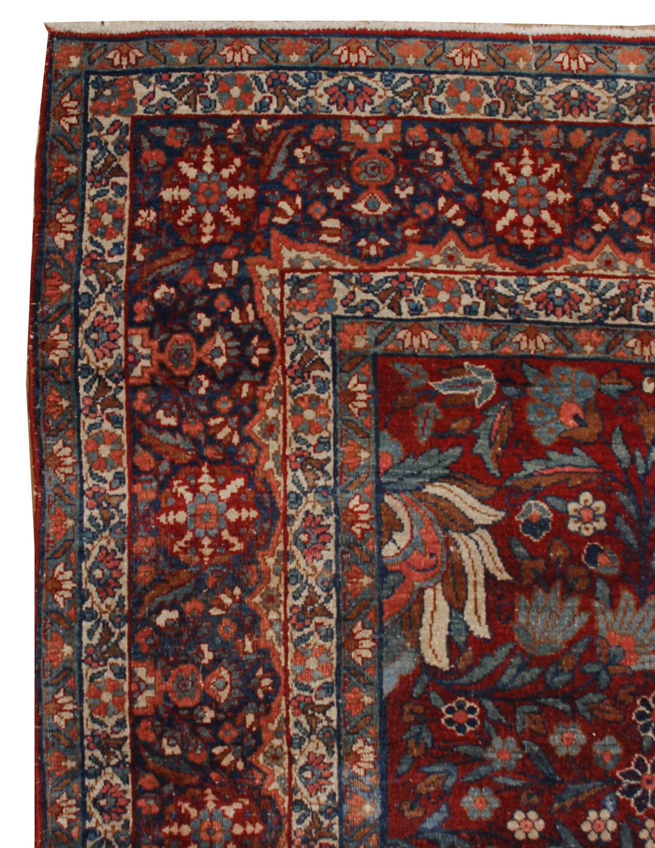 Early 20th Century Tabriz Rug In Excellent Condition In Chicago, IL