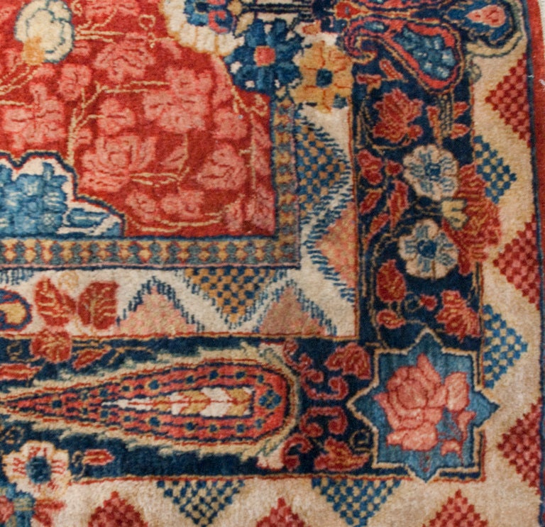 Early 20th Century Persian Sarouk Carpet Runner In Excellent Condition For Sale In Chicago, IL