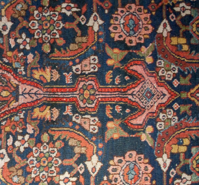 Early 20th Century Persian Malayer Rug In Excellent Condition For Sale In Chicago, IL