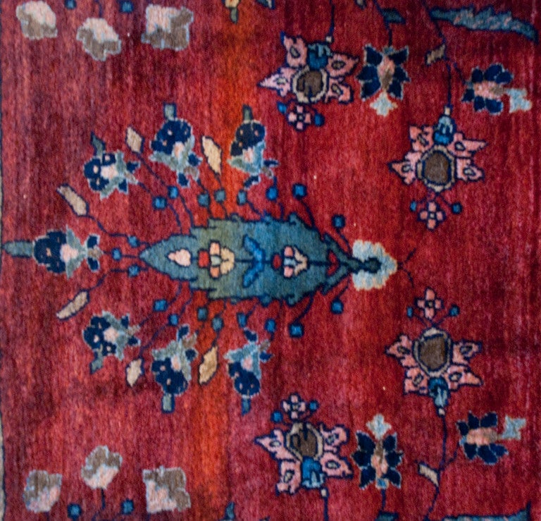 19th Century Persian Sarouk Mohajeran Rug In Excellent Condition For Sale In Chicago, IL