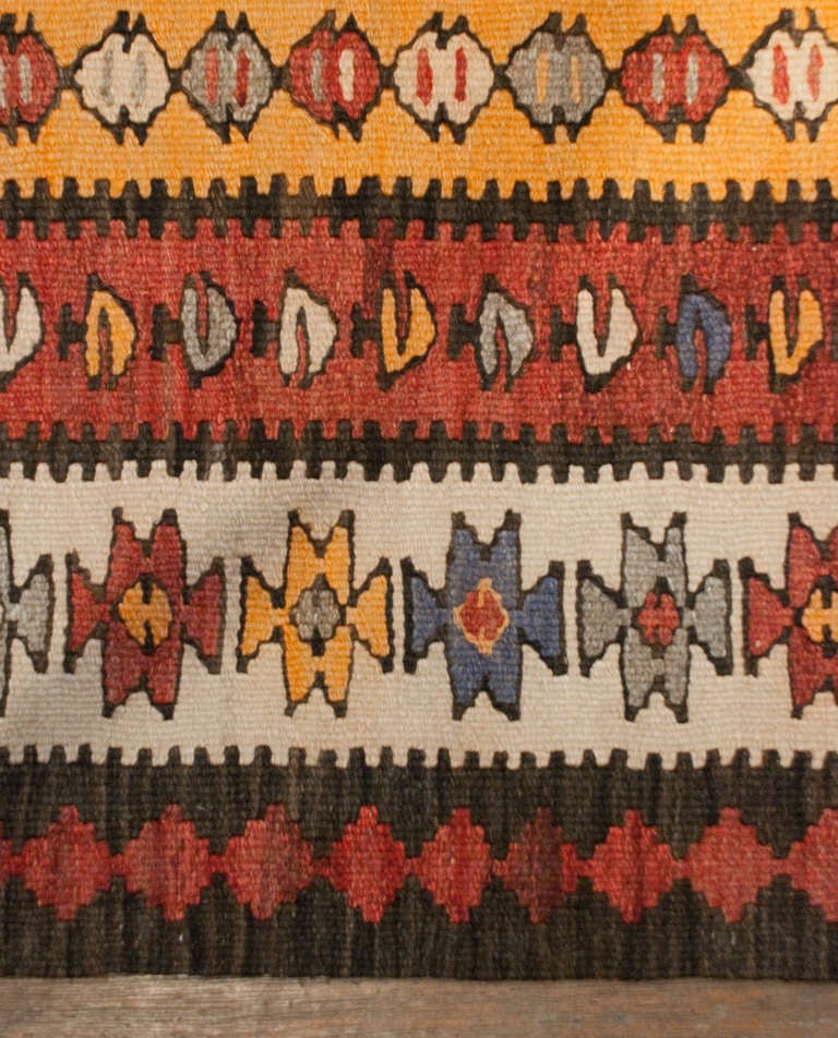 Early 20th Century Persian Zarand Kilim Runner In Excellent Condition For Sale In Chicago, IL