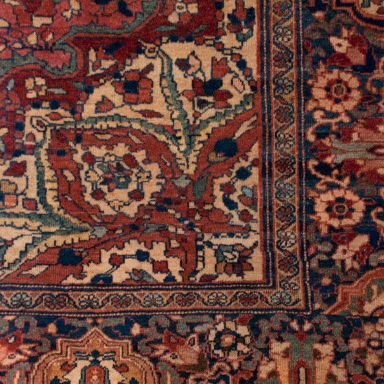 19th Century Saruk Farahan Carpet In Excellent Condition For Sale In Chicago, IL