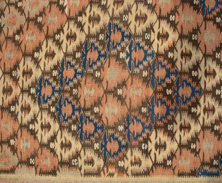 Tintura vegetale Corridore Qazvin Kilim persiano dei primi del Novecento in vendita