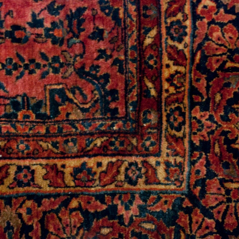 Early 20th Century Saruk Carpet In Excellent Condition In Chicago, IL