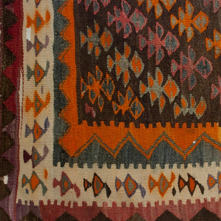 Early 20th Century Ghazvin Kilim Carpet Runner In Excellent Condition For Sale In Chicago, IL