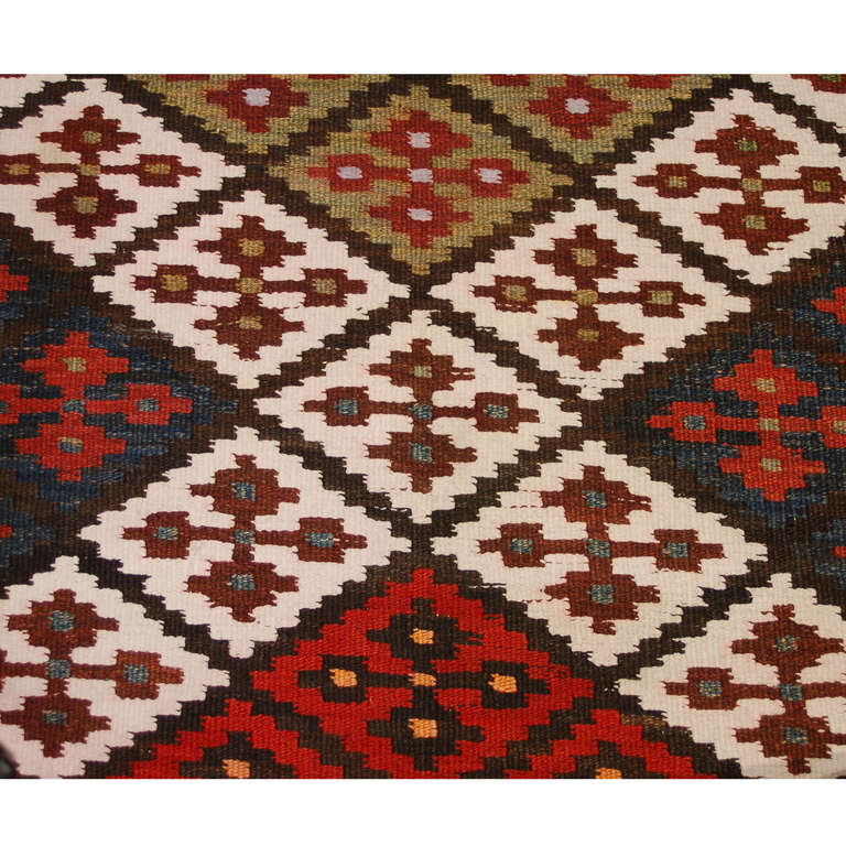 Early 20th Century Perisan Saveh Kilim Runner In Excellent Condition For Sale In Chicago, IL