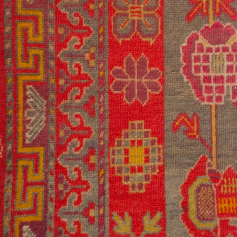 Early 20th Century Central Asian Khotan Carpet In Excellent Condition For Sale In Chicago, IL