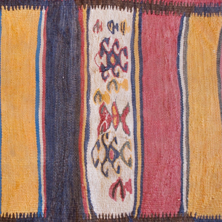 Early 20th Century Zarand Kilim Carpet In Excellent Condition For Sale In Chicago, IL