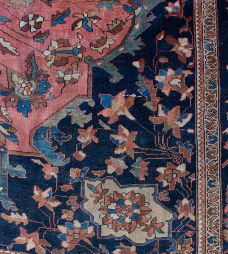 19th Century Persian Sarouk Carpet In Excellent Condition For Sale In Chicago, IL