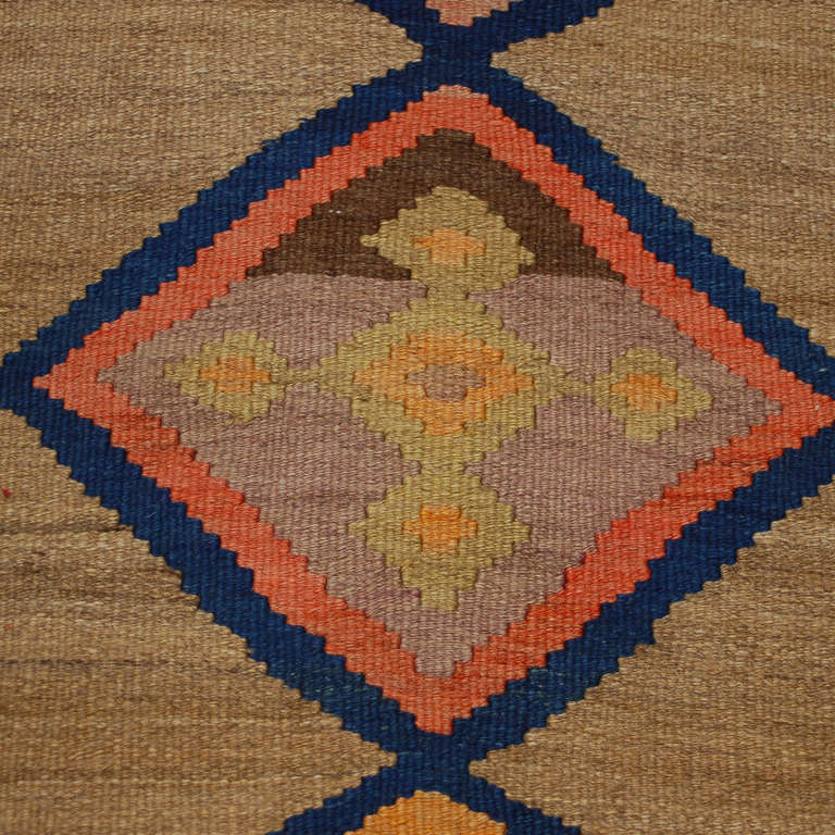 Early 20th Century Qazvin Kilim Runner In Excellent Condition For Sale In Chicago, IL