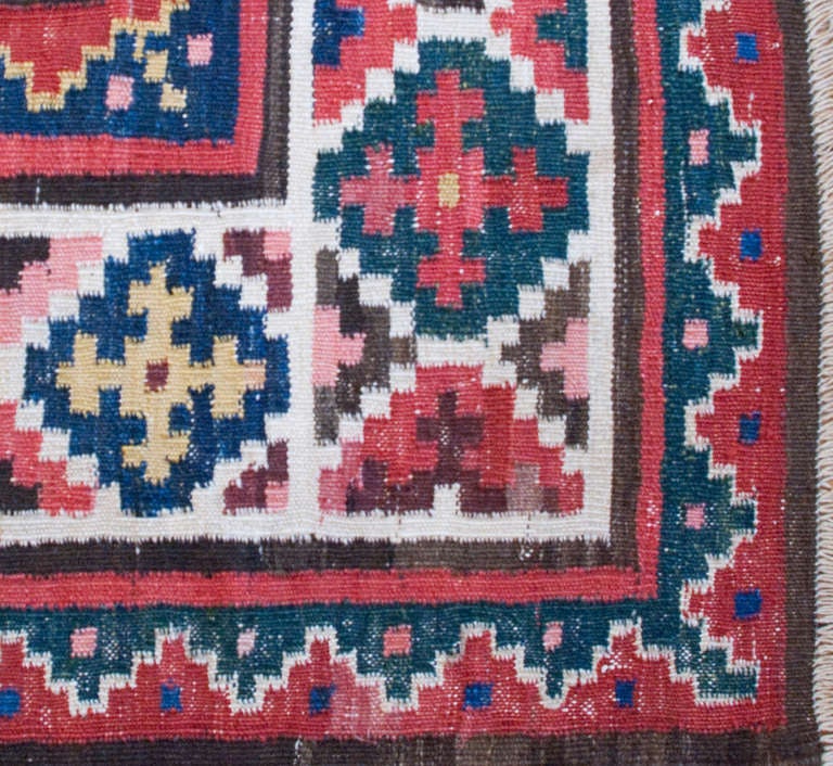 Antique Bakhtiari Kilim Rug In Excellent Condition For Sale In Chicago, IL