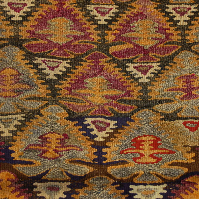 Early 20th Century Qazvin Kilim Runner In Excellent Condition For Sale In Chicago, IL