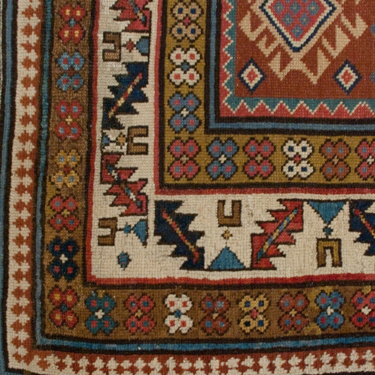 Teinture végétale Tapis de tapis persan Shirvan du 19ème siècle en vente