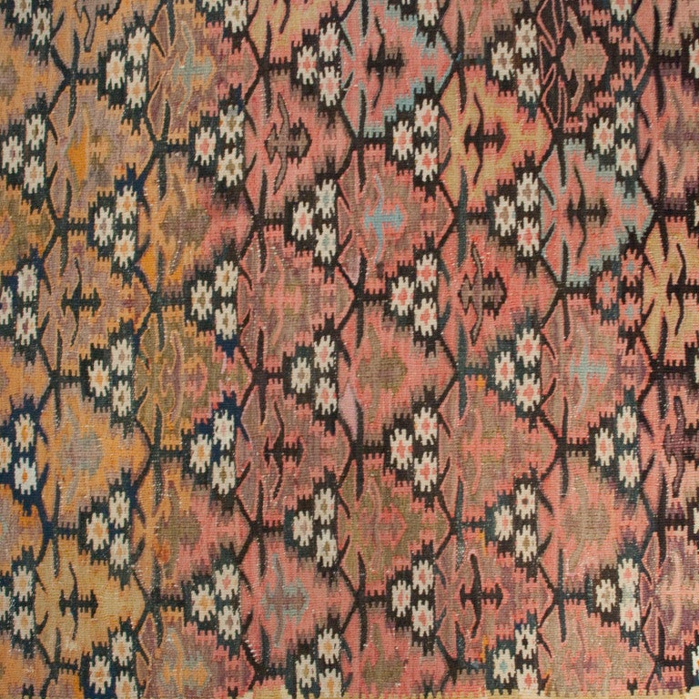 Early 20th Century Persian Qazvin Kilim Carpet Runner In Excellent Condition For Sale In Chicago, IL