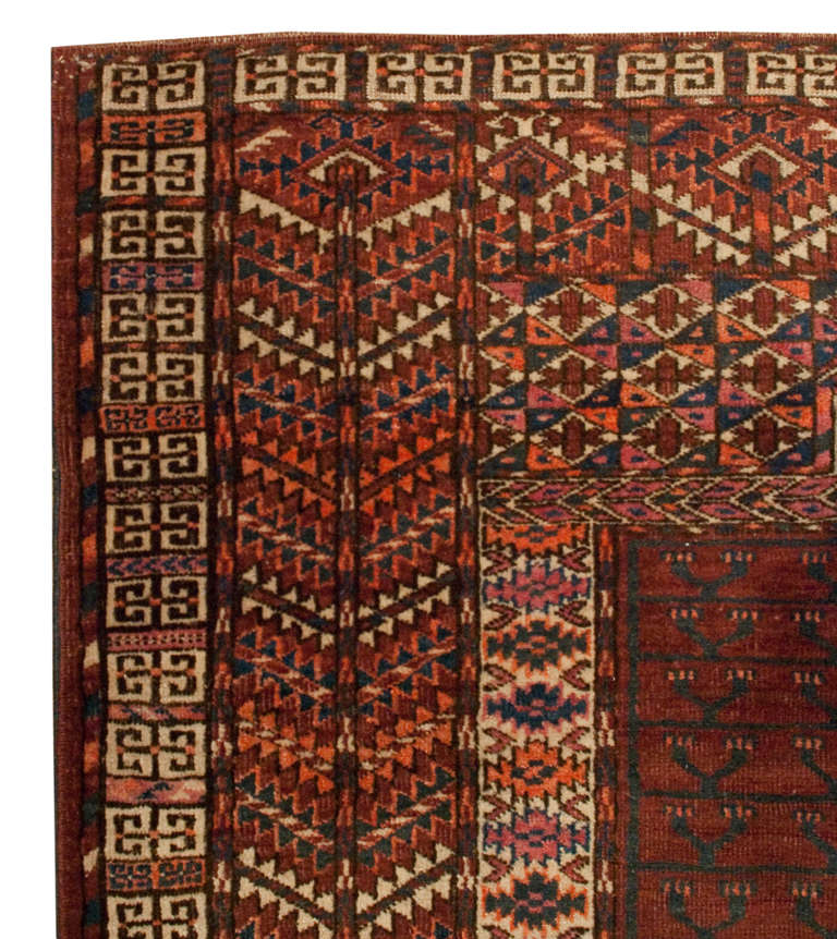 Early 20th Century Prayer Rug In Excellent Condition For Sale In Chicago, IL