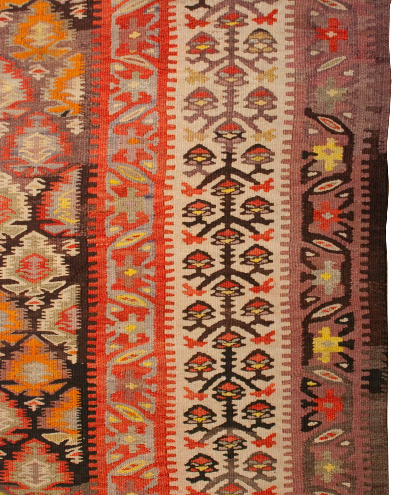 Early 20th Century Qazvin Kilim Runner In Excellent Condition For Sale In Chicago, IL