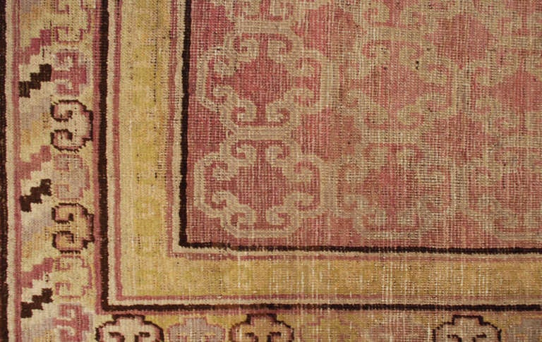 Antiker Khotan-Teppich im Zustand „Hervorragend“ im Angebot in Chicago, IL
