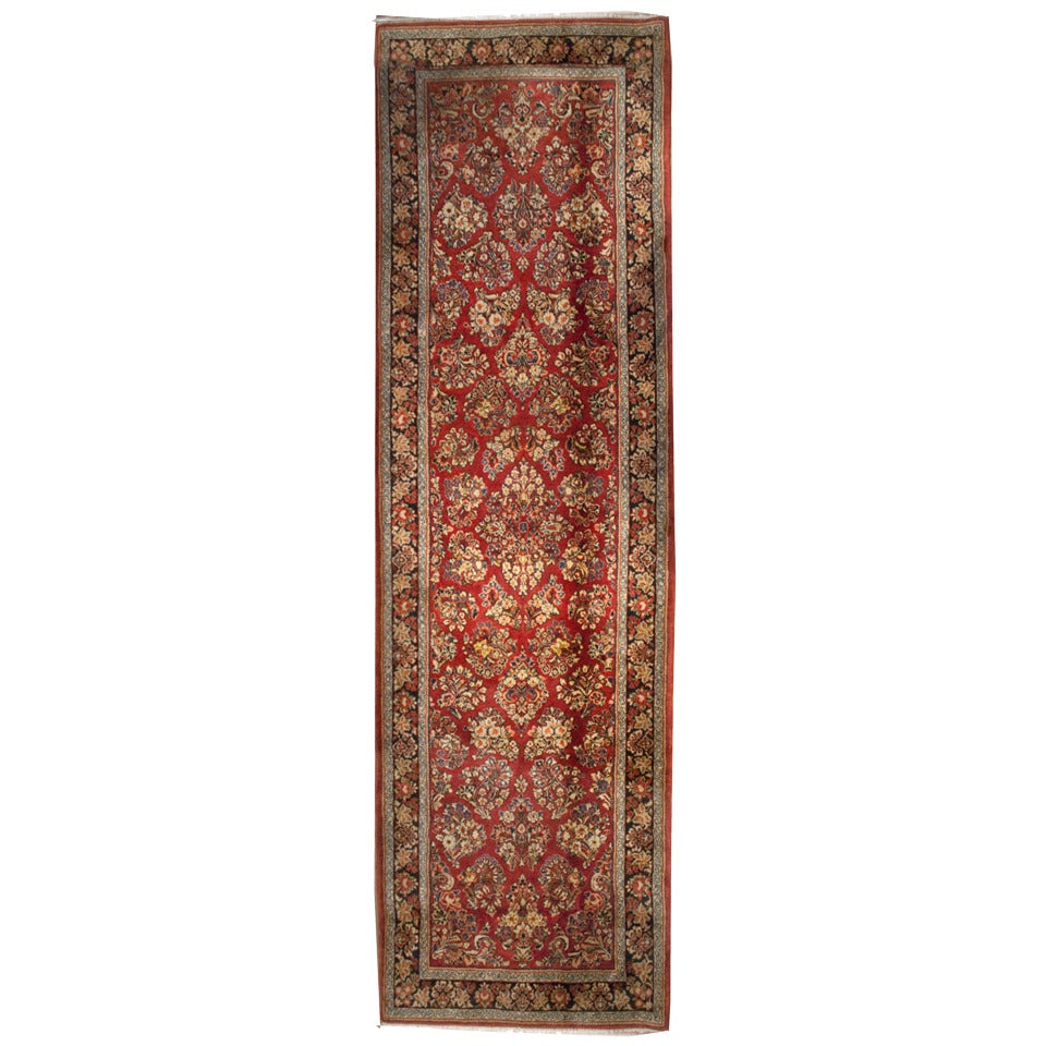 Early 20th Century Sarouk Runner For Sale