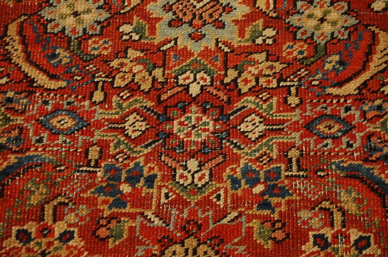 Early 20th Century Heriz Rug In Excellent Condition For Sale In Chicago, IL