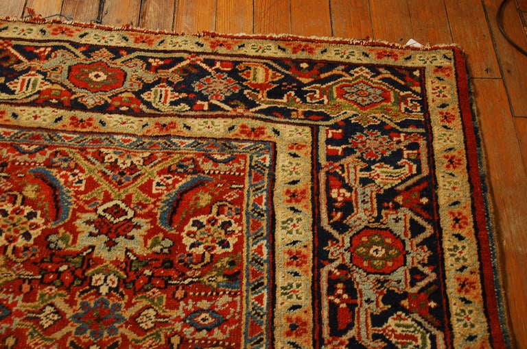 Early 20th Century Heriz Rug For Sale 1