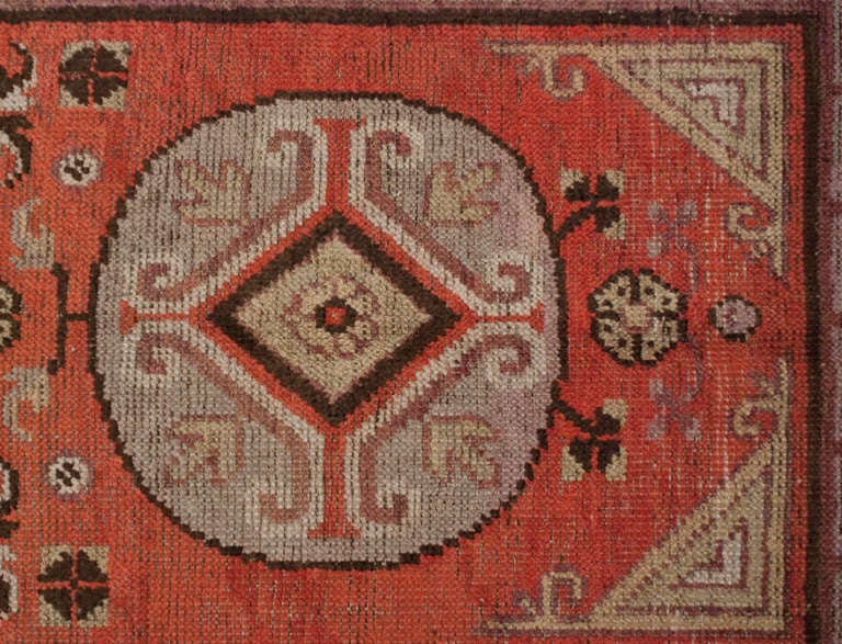 Late 19th Century Khotan Rug In Excellent Condition For Sale In Chicago, IL