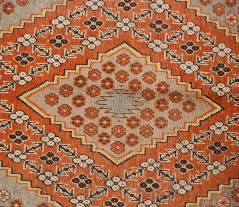 Early 20th Century Khotan Rug In Excellent Condition For Sale In Chicago, IL