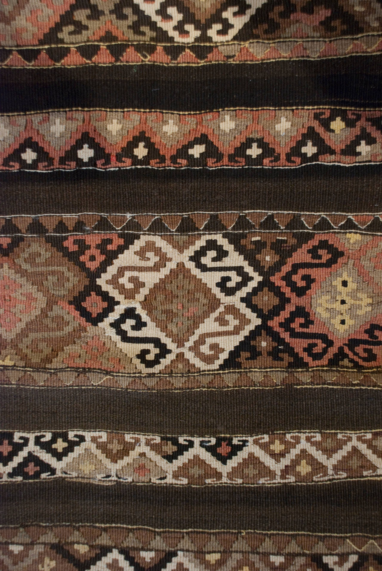 Early 20th Century Azeri Kilim Rug In Excellent Condition For Sale In Chicago, IL