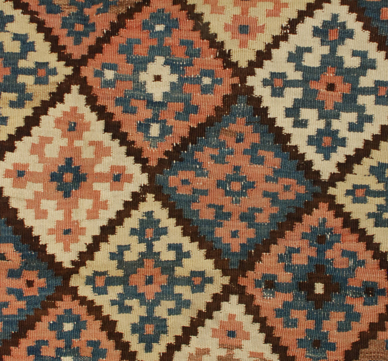 Early 20th Century Saveh Kilim Runner In Excellent Condition In Chicago, IL