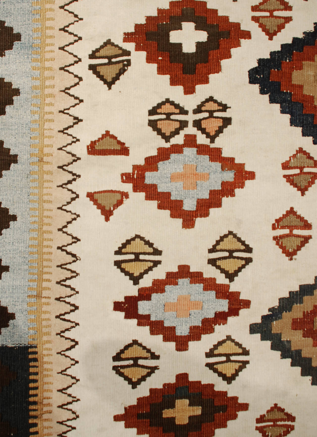 Early 20th Century Kilim Runner In Excellent Condition For Sale In Chicago, IL