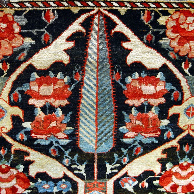 Early 20th Century Bakhtiari Carpet, 11' x 13'