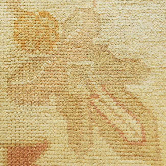 Un tappeto Oushak turco dell'inizio del XX secolo in una tranquilla tavolozza di colori crema, oro, rosa pallido e beige.



Misure: 6'4