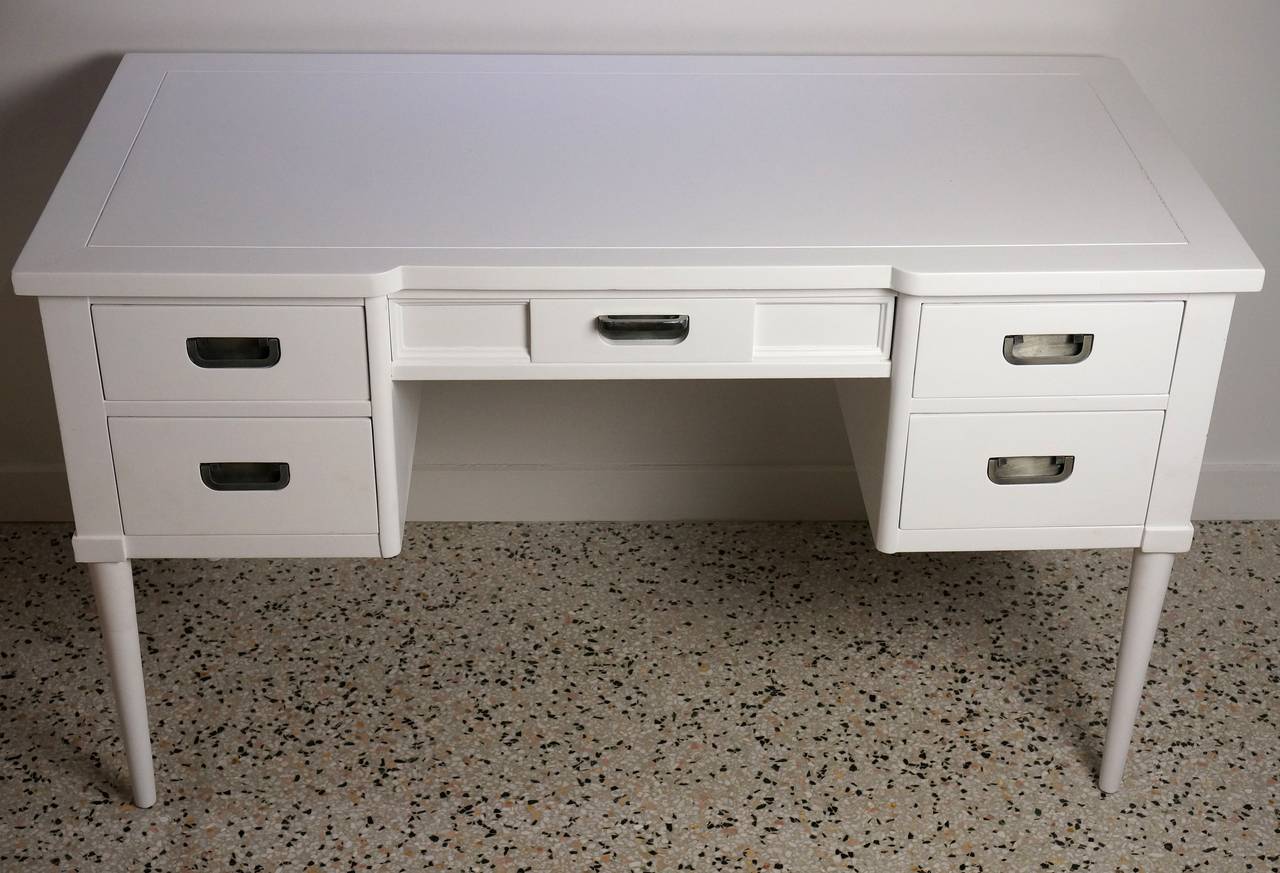 Midcentury White Lacquered Desk and Chair, Style of Paul McCobb, 1950s In Excellent Condition In West Palm Beach, FL