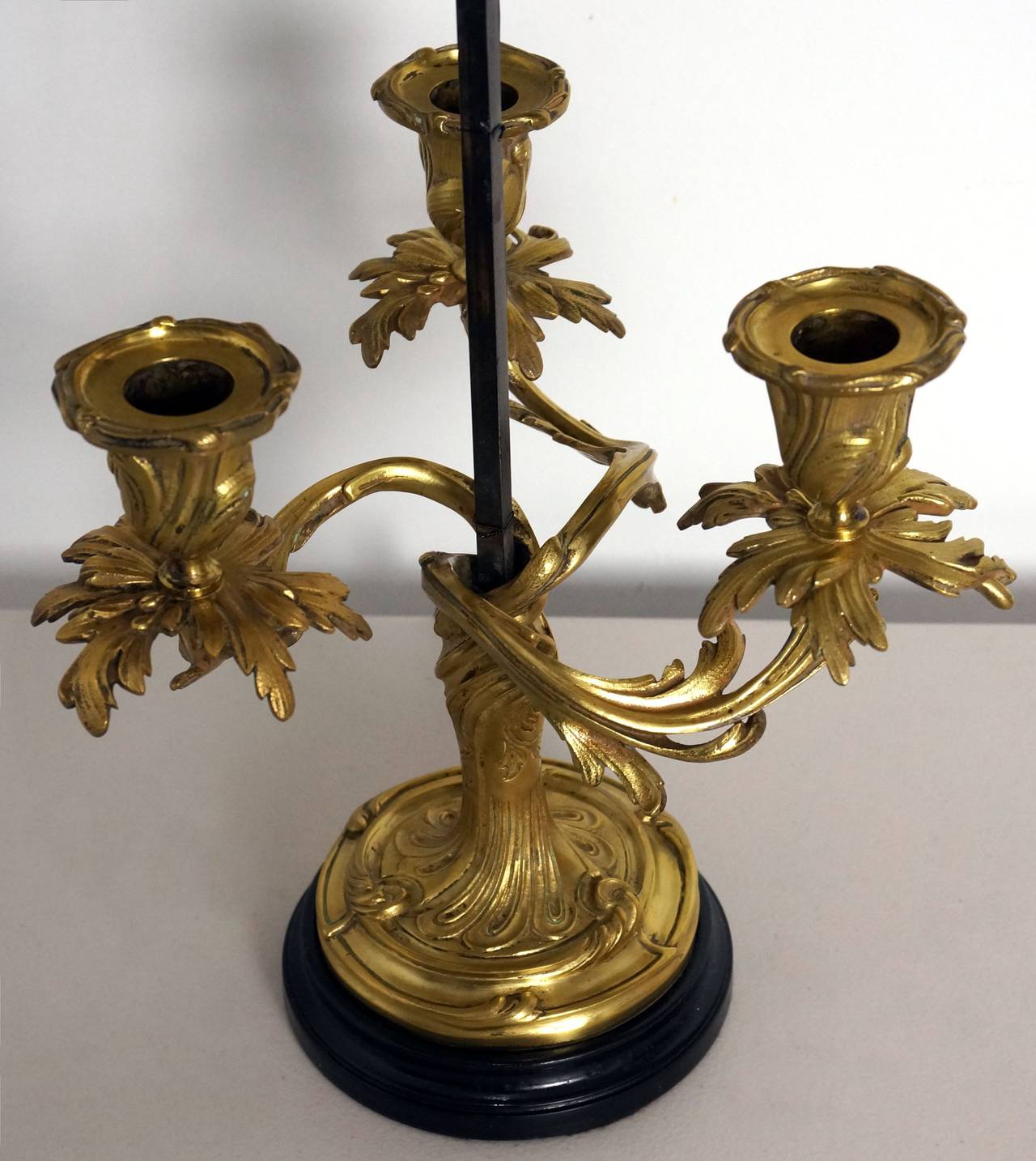 Louis XV Style Bronze Bouillotte Lamp with Tole Shade, France, 19th Century For Sale 1