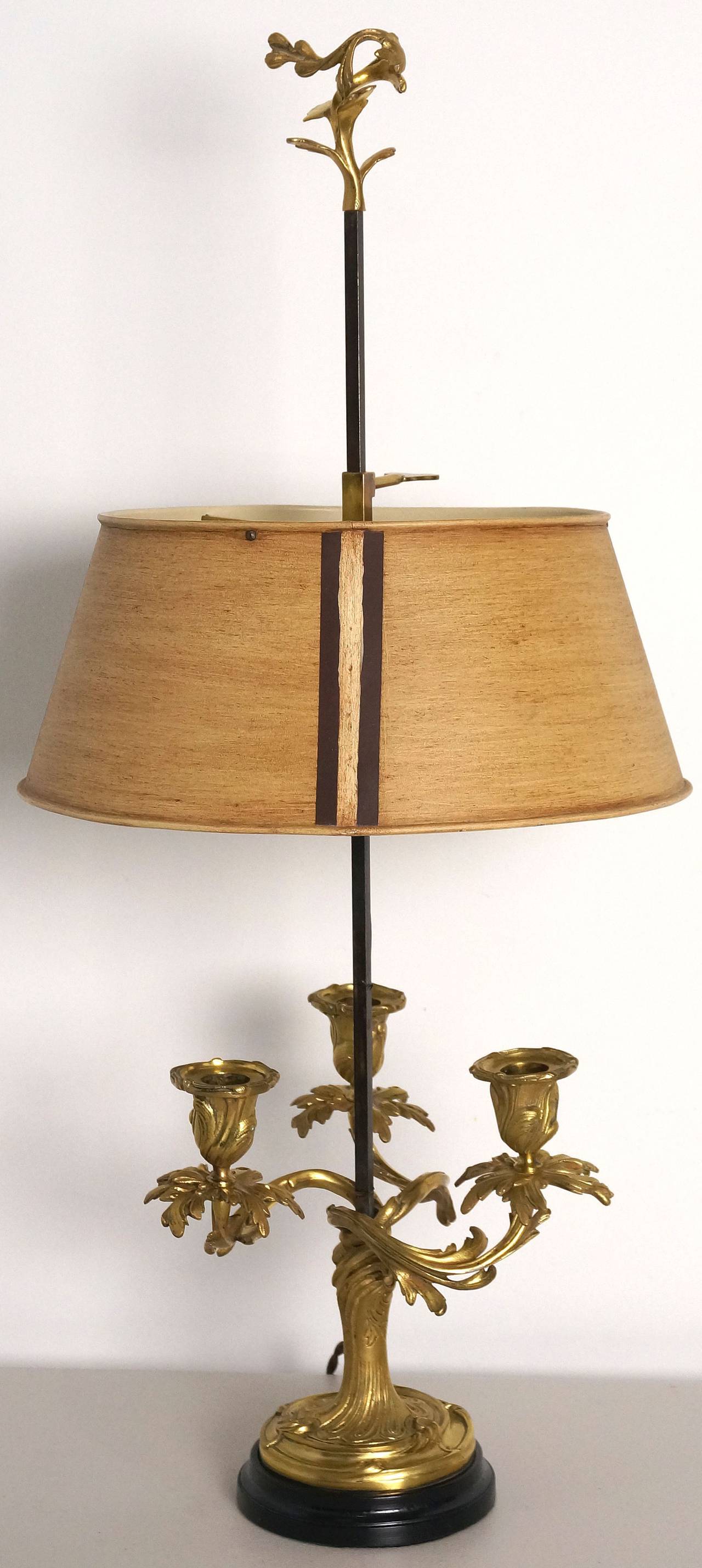 Louis XV Style Bronze Bouillotte Lamp with Tole Shade, France, 19th Century For Sale 3