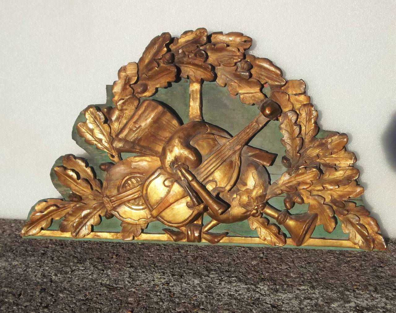 Carved Mirror Crest of Giltwood Musical Trophy with Oak Leaves