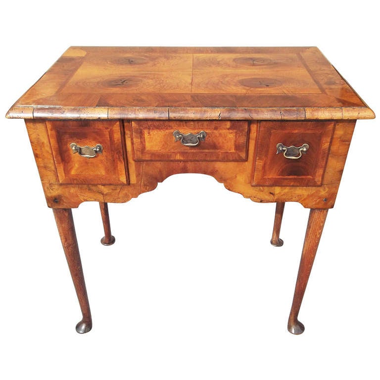 Walnut Queen Anne Lowboy or Dressing Table For Sale at 1stdibs