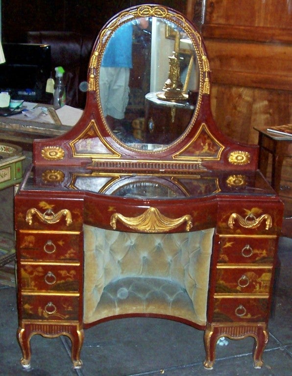 English chinoiserie or japanned  makeup vanity or dressing table In Excellent Condition In Nashville, TN
