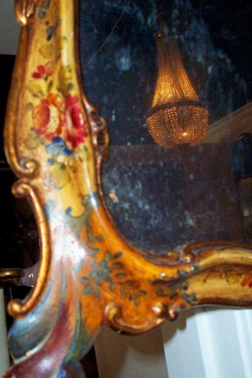 A mid 19th century Venetian floral decorated mirror In Good Condition For Sale In Nashville, TN