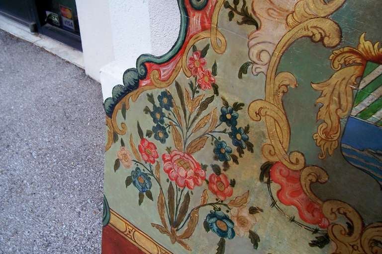 Italian or Venetian painted armorial boiserie panel or headboard In Excellent Condition In Nashville, TN