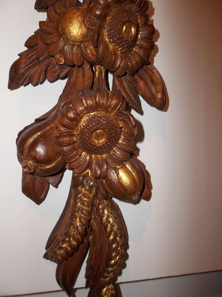 Pair of Carved Walnut And Gilt Garlands In The English Taste In Good Condition In Nashville, TN