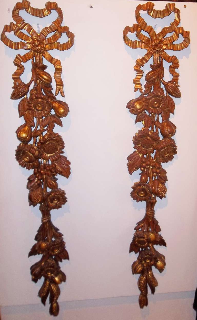 Pair of Carved Walnut And Gilt Garlands In The English Taste 3