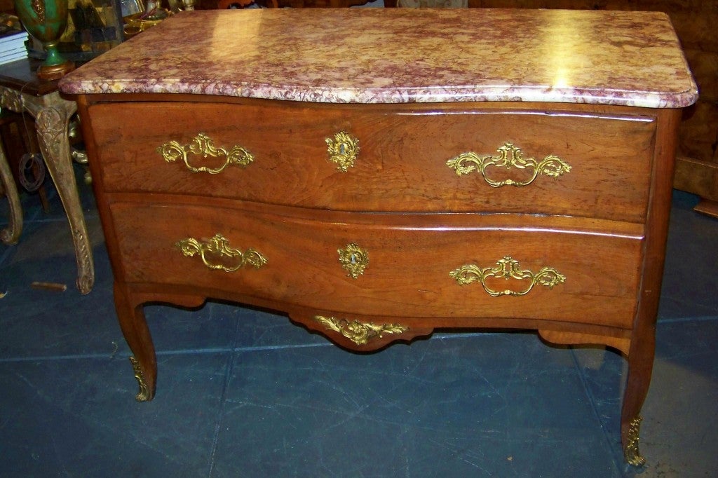Large Louis  XV Serpentine Shape Period Commode For Sale 4