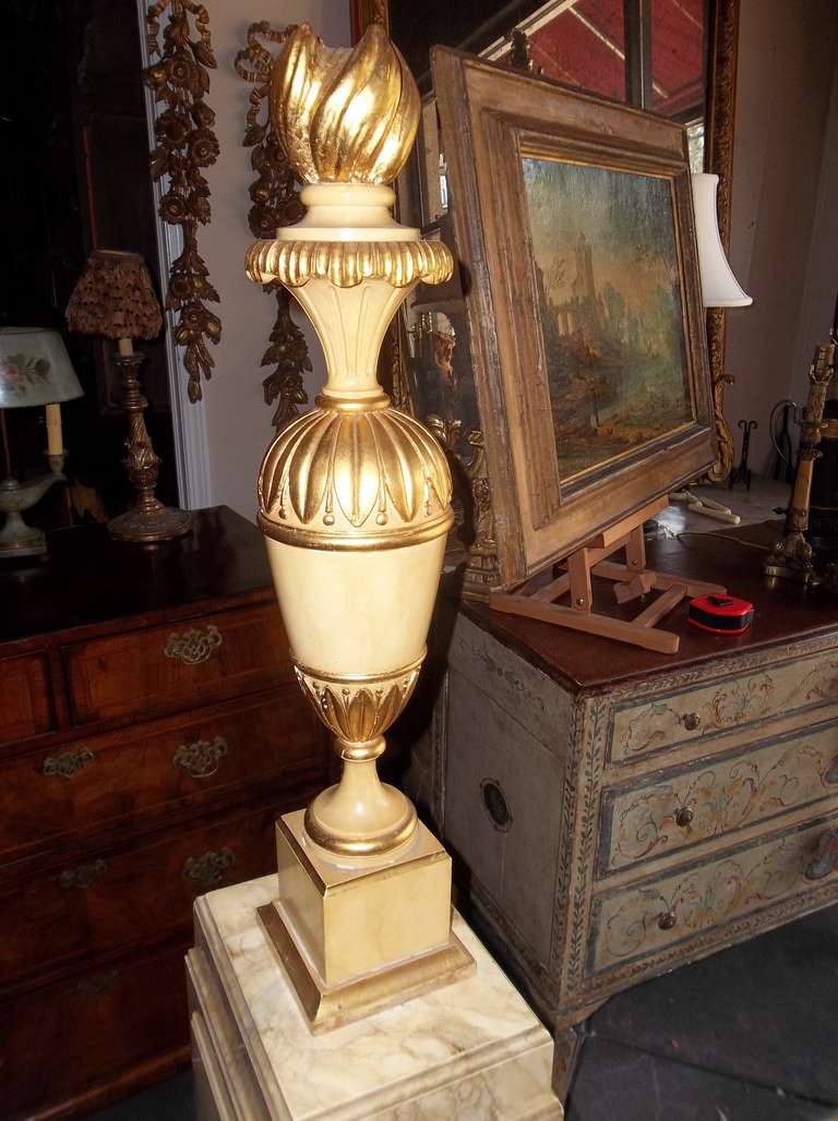 Pair of Neoclassical Styled Urns on Pedestals In Good Condition In Nashville, TN