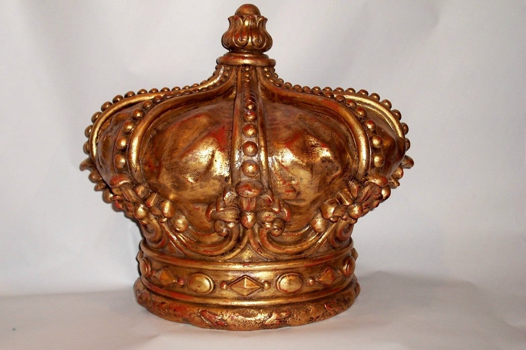 Gilt crown or corona