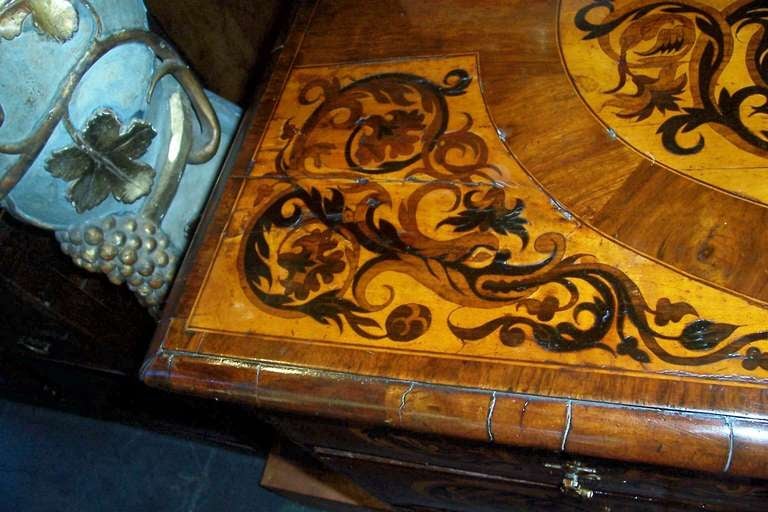 William and Mary Walnut, Seaweed Marquetry Chest In Excellent Condition In Nashville, TN